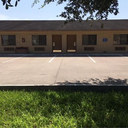 Hebbronville Executive Inn Exterior photo