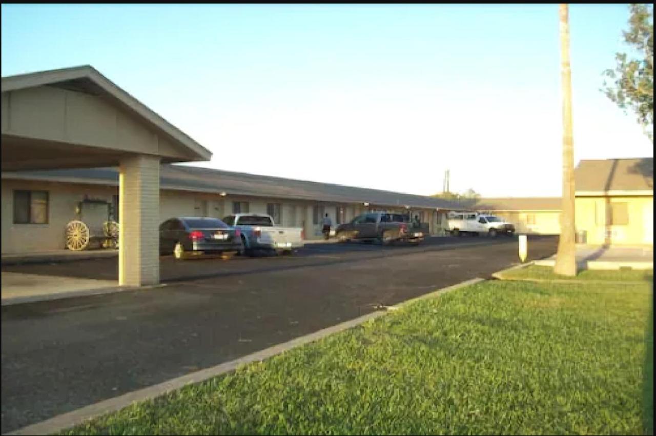 Hebbronville Executive Inn Exterior photo