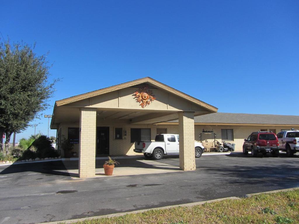 Hebbronville Executive Inn Exterior photo