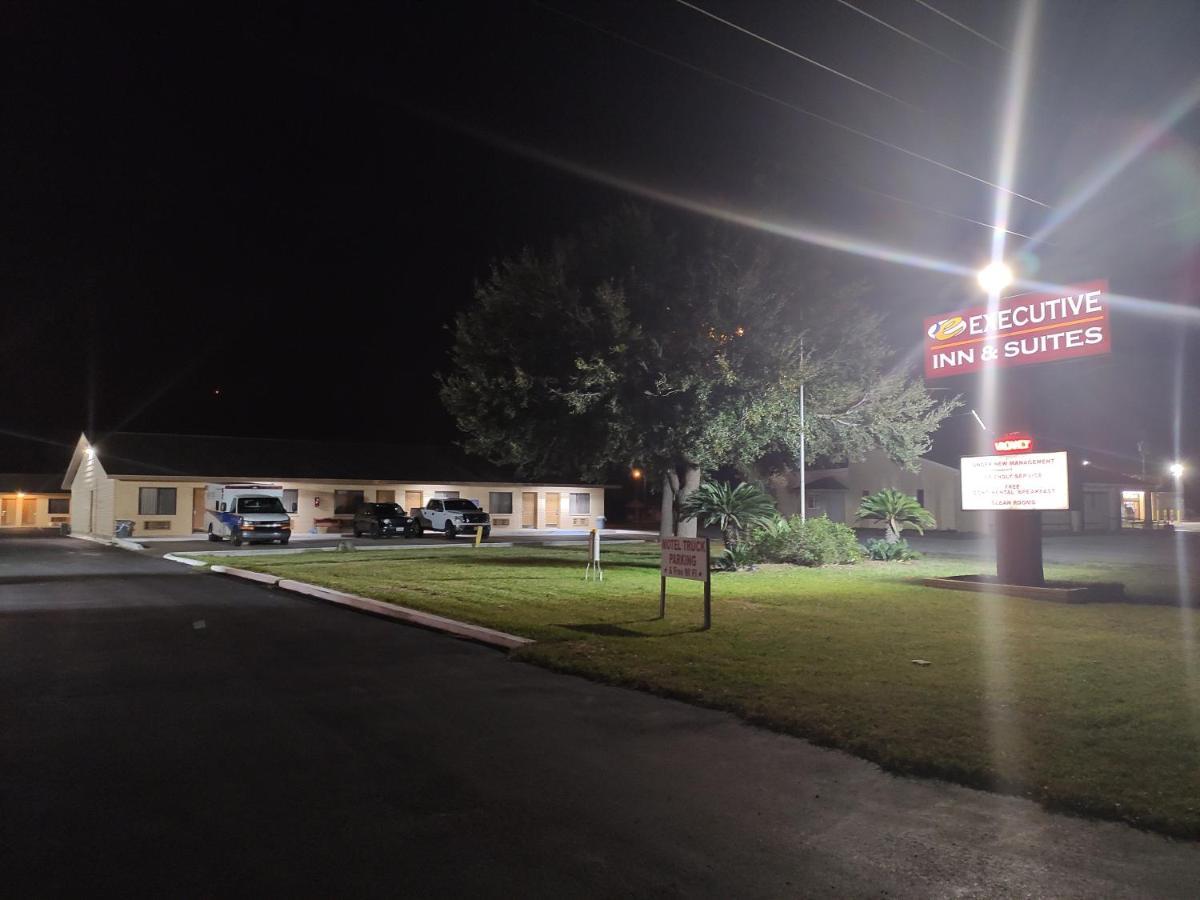 Hebbronville Executive Inn Exterior photo